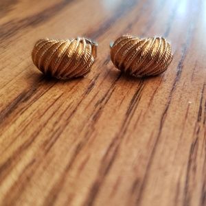 Trifari Vintage Gold Tone Clip On Earrings